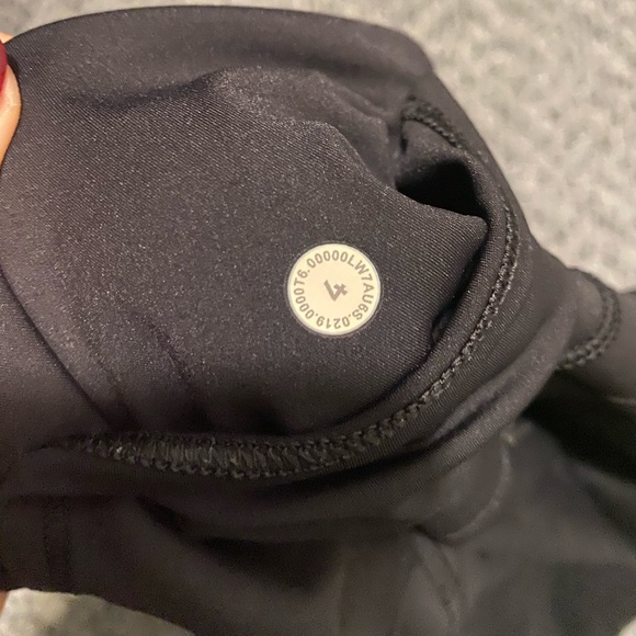 Lululemon 6in biker shorts with pockets - Picture 3 of 3